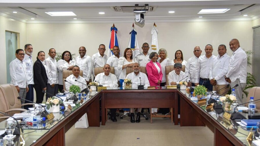 ADP se enfrenta a Minerd y frena actividades formativas que interfieran evaluación docente