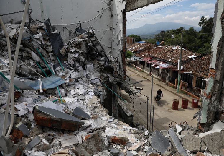 Miedo de mirar al cielo: drones con explosivos tensan la recta final de las elecciones en Colombia