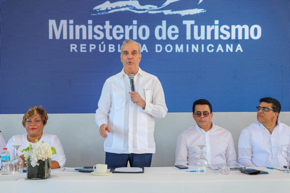 Abinader y Collado inauguran segunda etapa del malecón de Santo Domingo Este