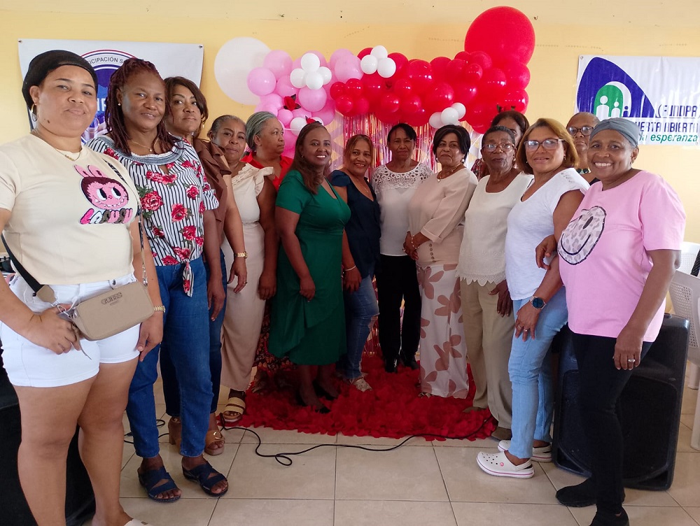 Organizaciones agasajan más de un centenar de madres en Villa Duarte