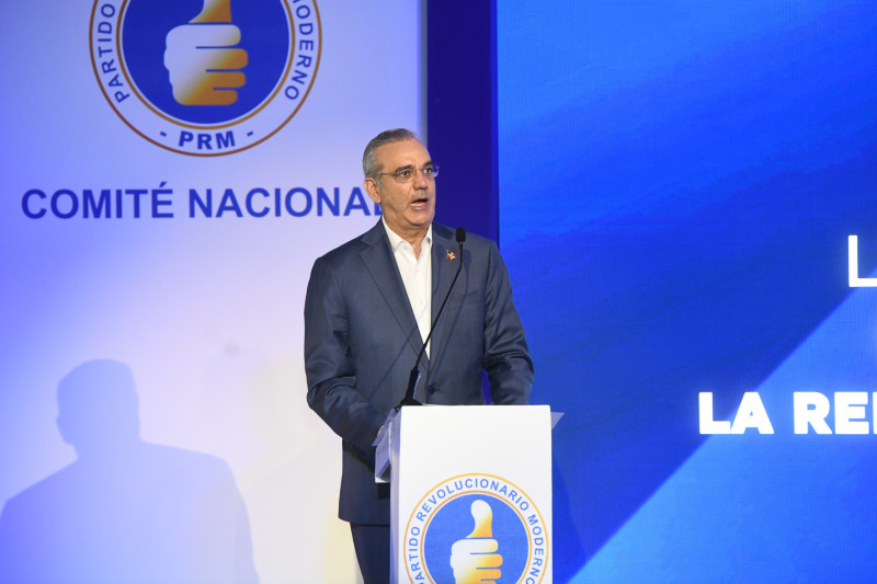 Abinader llama a la unidad en el PRM; dice que las diferencias no deben promover divisiones