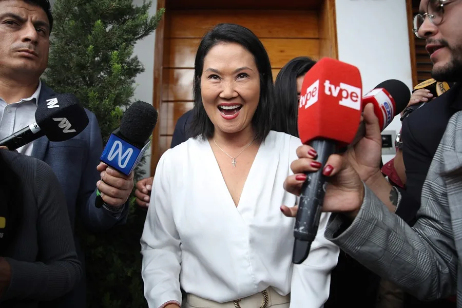 Keiko supera por estrecho margen a Roberto Sánchez cuando resta menos del 2 % de los votos por contabilizar en Perú