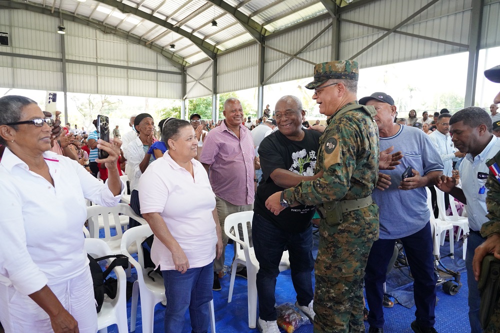 Ministro de Defensa encabeza “Jornada Social para Retirados Militares” en Pedro Brand