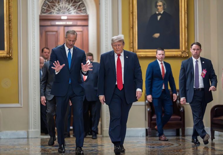 Trump tiene tensa reunión con senadores republicanos tras cancelar firma de proyecto de vivienda