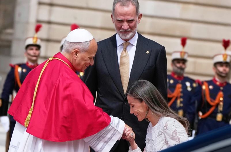 El papa insta a España a rechazar la polarización en la primera visita papal en 15 años