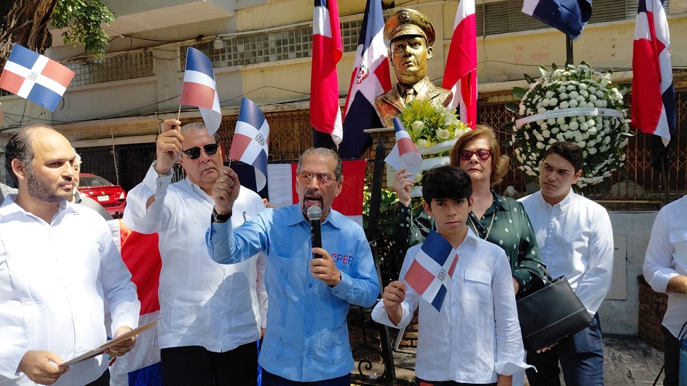 Efemérides Patrias rinde tributo a Antonio de la Maza y Juan Tomás Díaz en el 65 aniversario de su asesinato