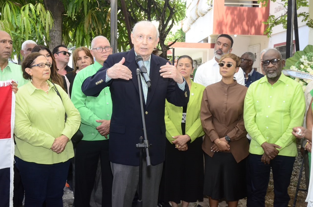 Fuerza del Pueblo rinde homenaje a héroes del 14 de Junio