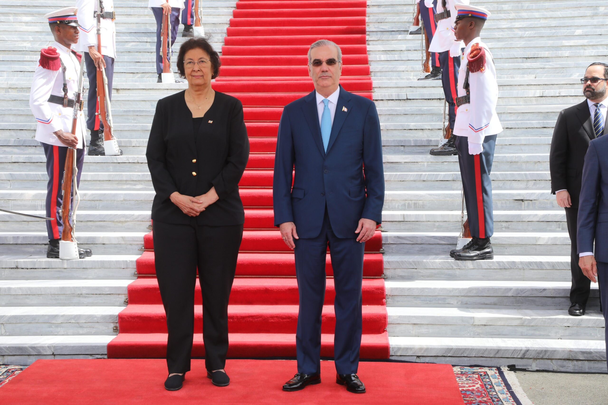 Presidente Abinader recibe a su homóloga de Surinam, Jennifer Geerlings-Simons, en visita oficial
