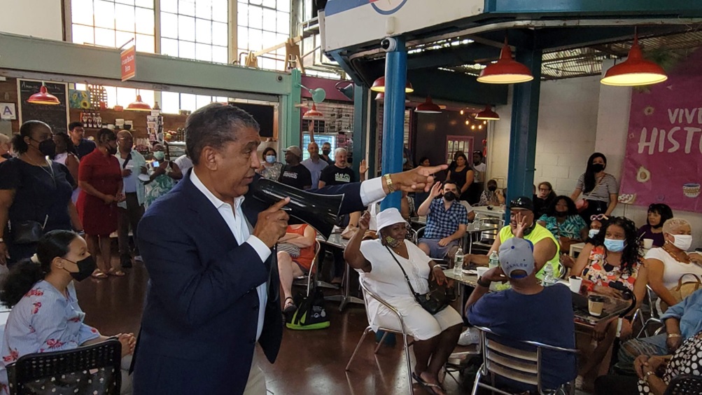 Dominicanos NYC reconocen del congresista Espaillat estar siempre presente con la comunidad
