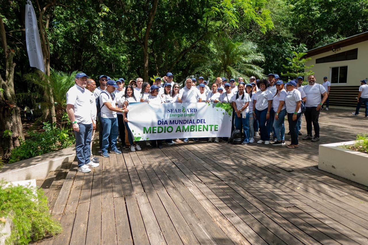 Vicepresidente de Seaboard y sus colaboradores realizan visita al Parque Ecológico Las Lagunas