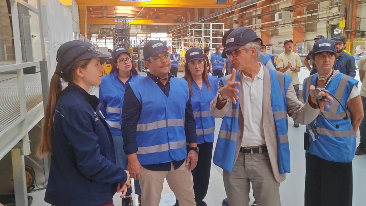Inician ensamblaje de trenes del Monorriel de Santiago en la fábrica de Belford en Francia