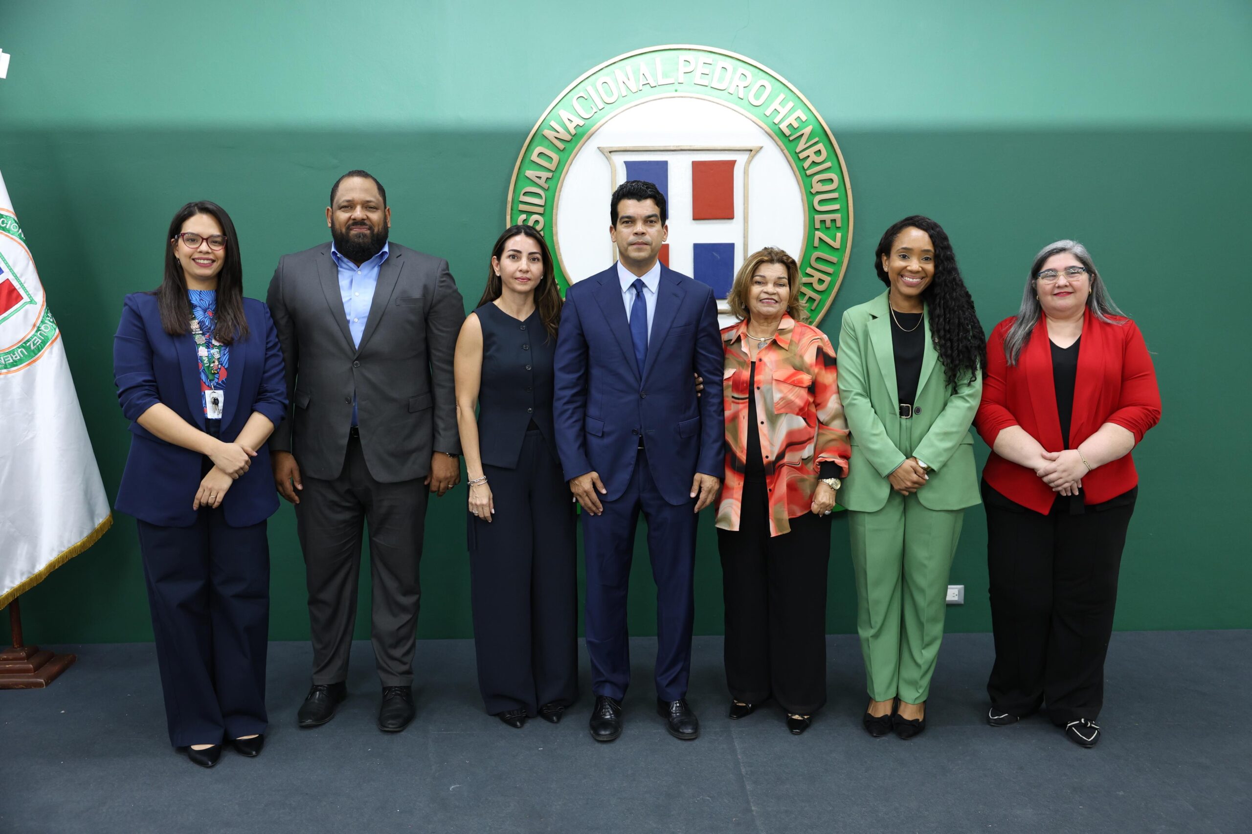 Wellington Arnaud imparte conferencia en la UNPHU; destaca avances en materia de saneamiento y agua potable