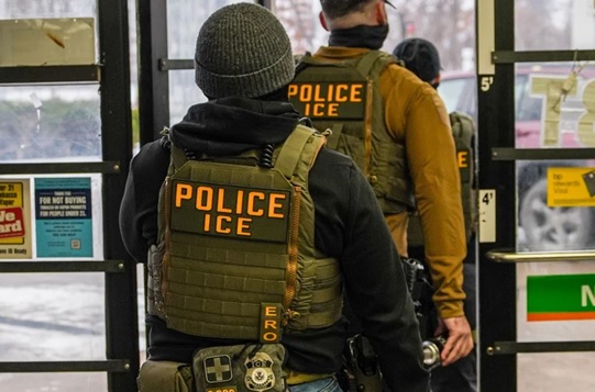 Prohiben al ICE en todo EE. UU. realizar detenciones en los tribunales de inmigración