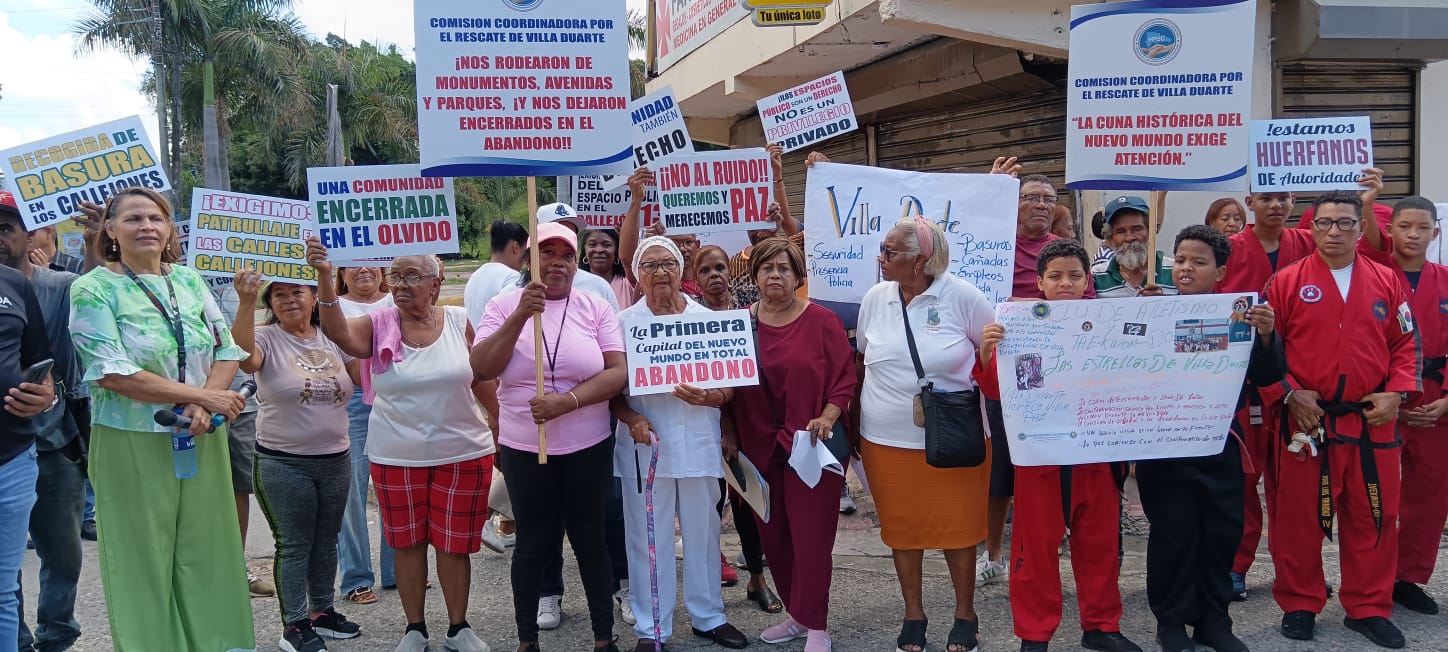 Comunitarios de Villa Duarte realizan protesta pacífica para exigir soluciones a sus problemáticas