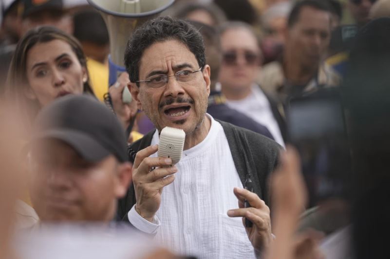 El candidato oficialista Iván Cepeda reconoce los resultados de la 1ra vuelta electoral en Colombia