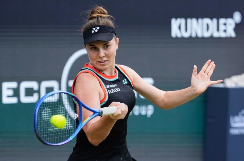 Linda Noskova vence a Jessica Pegula y gana el Abierto de Berlín