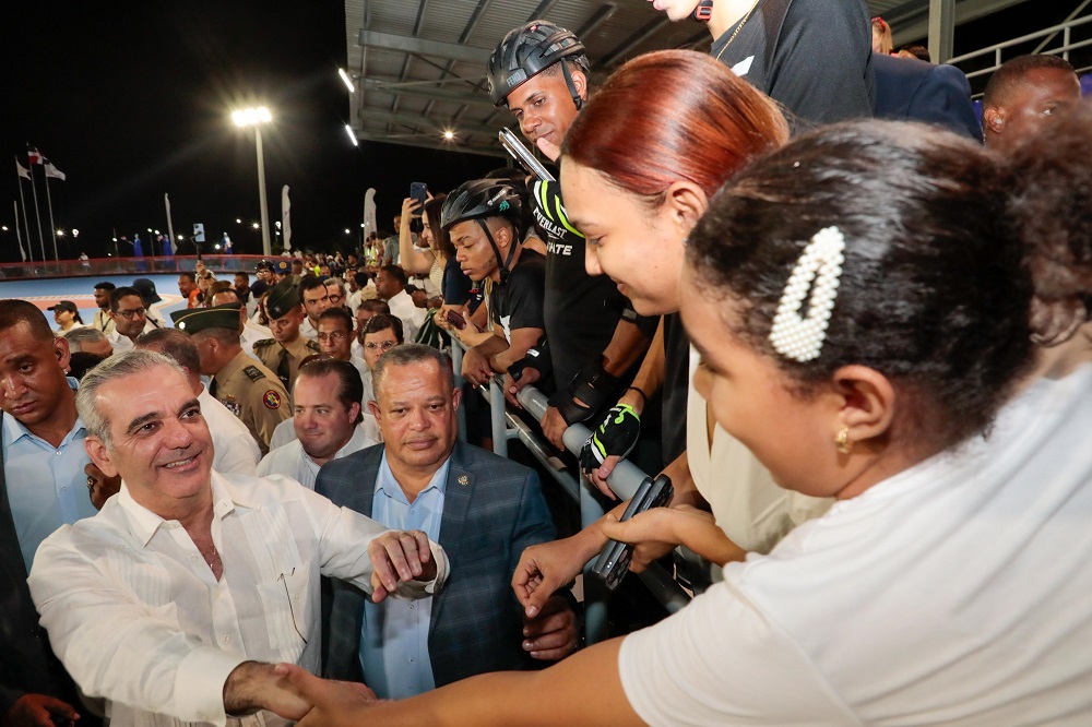 Presidente Abinader y alcaldesa Carolina Mejía inauguran el “Paseo 30 de Mayo”