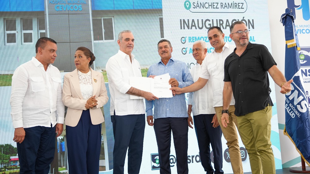 Abinader entrega remozamiento general y moderna área de Emergencia del hospital municipal de Cevicos