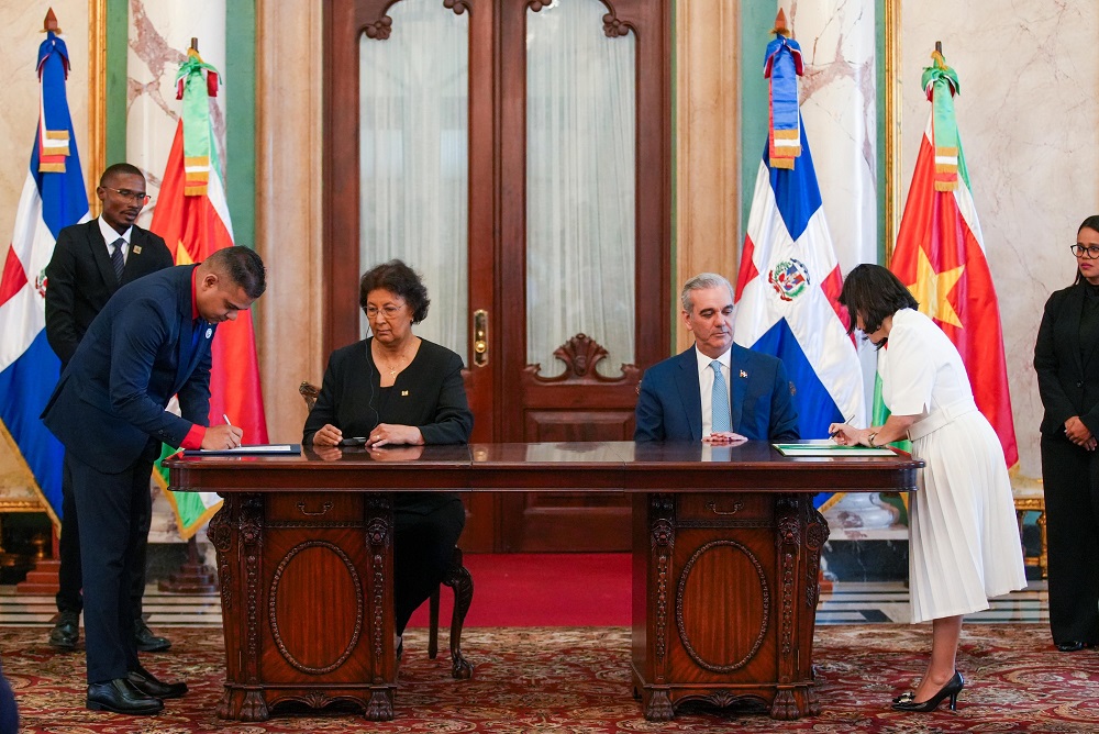 Gobiernos de República Dominicana y de Surinam firman acuerdos de cooperación