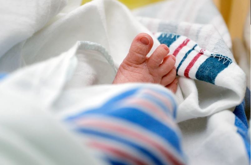 Mortalidad infantil en EEUU alcanza mínimo histórico, pero aún supera la de países similares