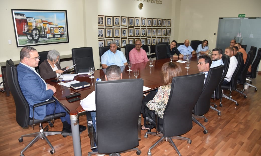 Espaillat coordina trabajos de apoyo agropecuario