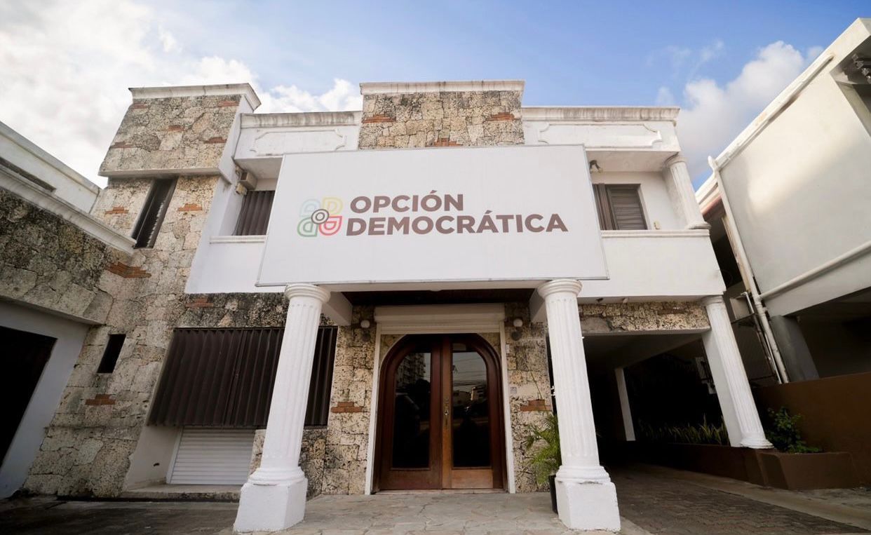 Opción Democrática responde a Alofoke y apunta a la desigualdad, la corrupción y los salarios de miseria
