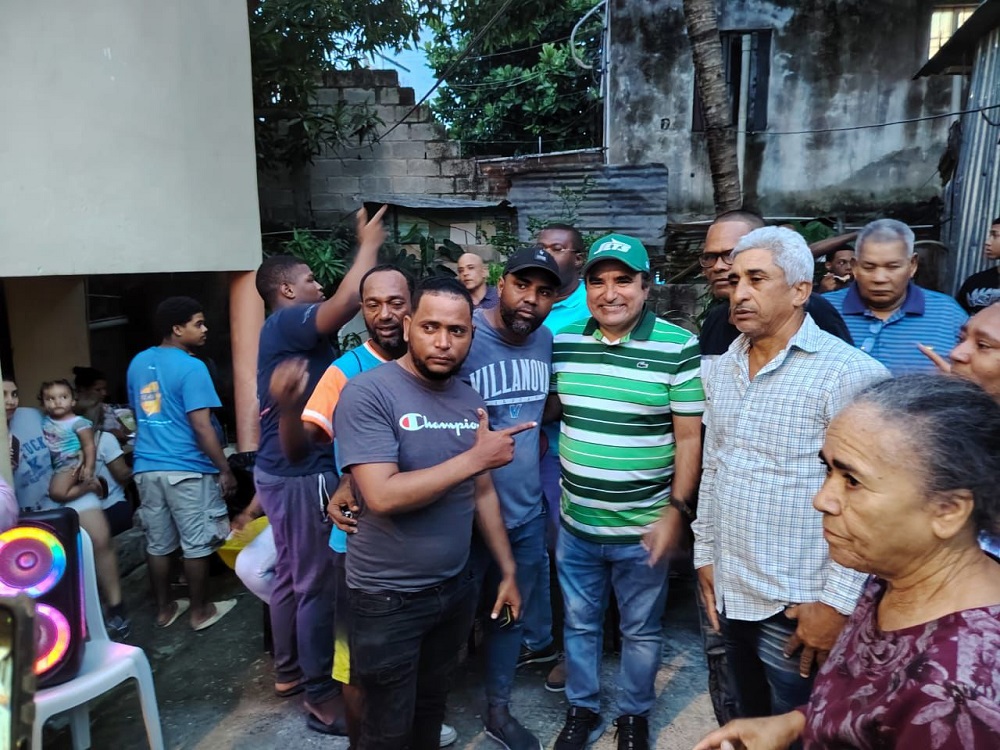 Víctor Pavón propone creación de mini cooperativas de reciclaje en Santo Domingo Norte