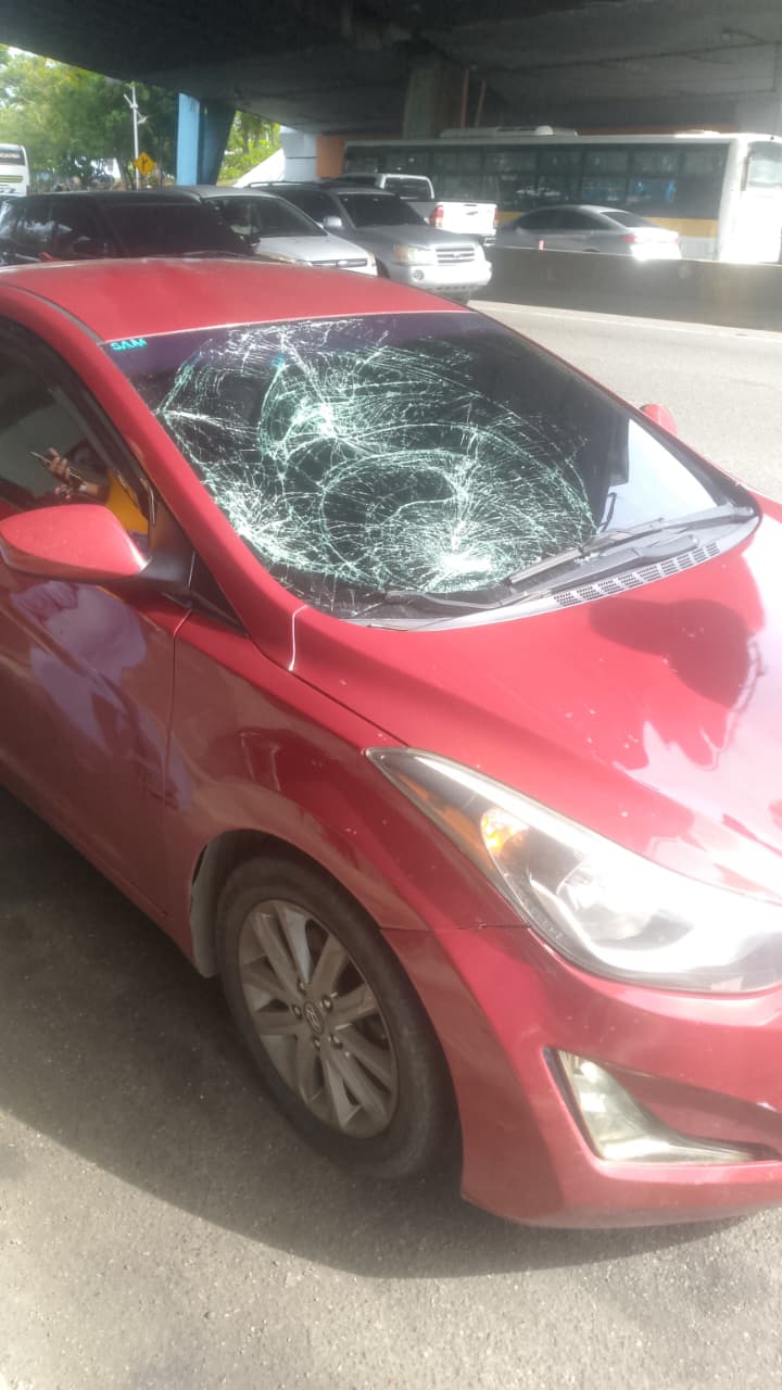 Atropellan a peatón bajo puente San Carlos mientras cruzaba Av. Las Américas