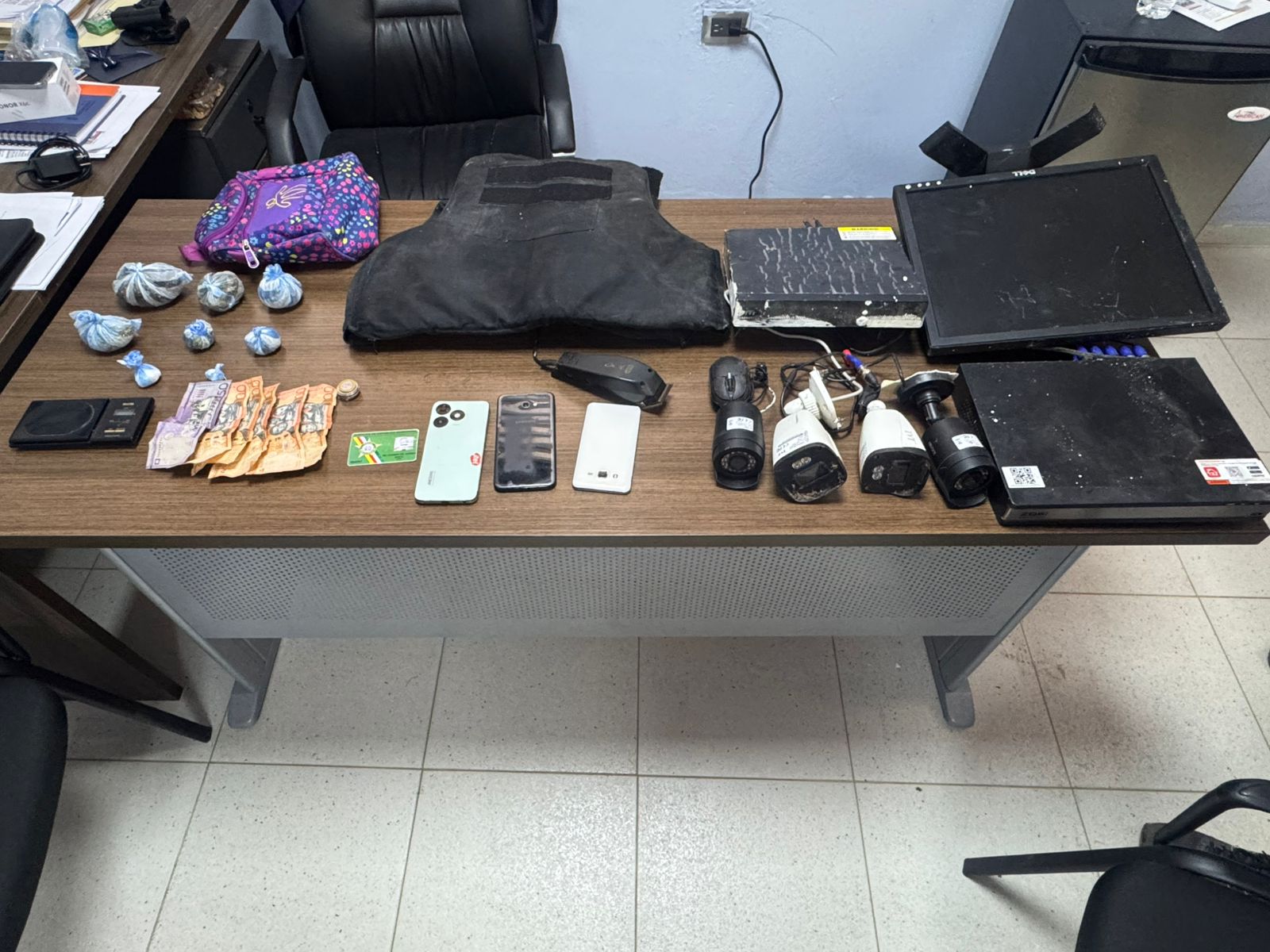 Desmantelan presunta red criminal en San Juan; seis detenidos y múltiples evidencias ocupadas