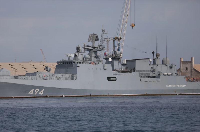 El ejército británico investiga si buque ruso disparó tiros de advertencia a un yate