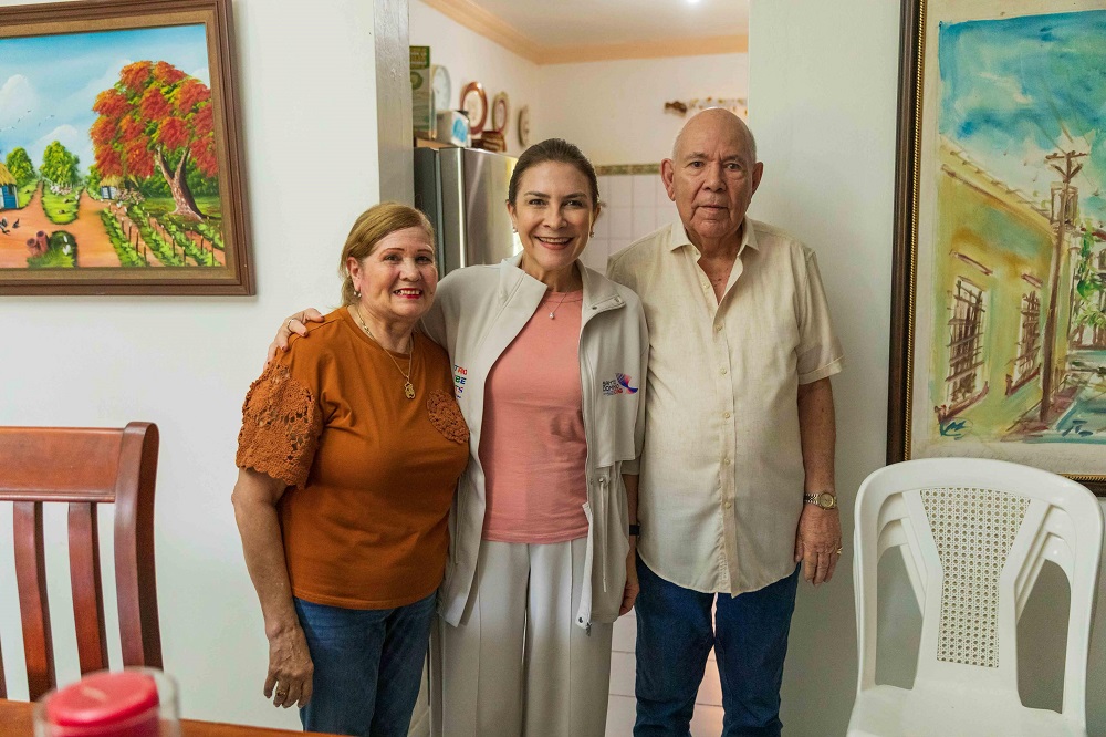 Carolina fortalece cercanía con bases PRM en visita a dirigentes históricas de la capital