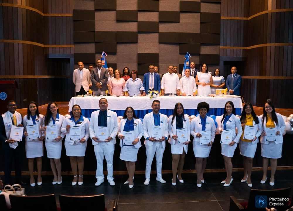 Hospital Regional Universitario Dr. Jaime Mota celebra graduación de nuevos especialistas