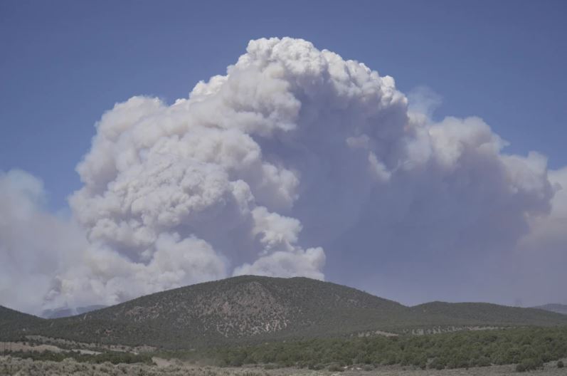 Incendio en Utah, el mayor en EEUU se propaga velozmente y provoca más evacuaciones