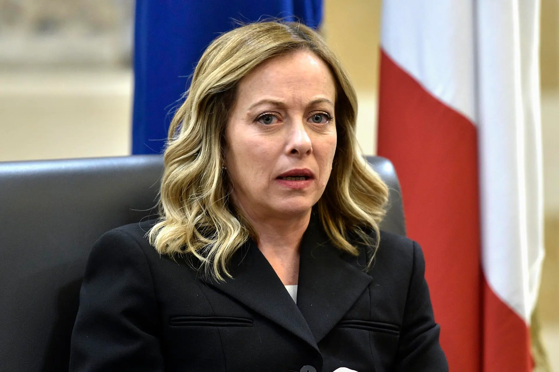 Giorgia Meloni acusa a Trump de inventar que le rogó por una foto