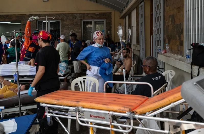 «Pagamos para ir a trabajar», así atienden los médicos en Venezuela a los heridos por los terremotos