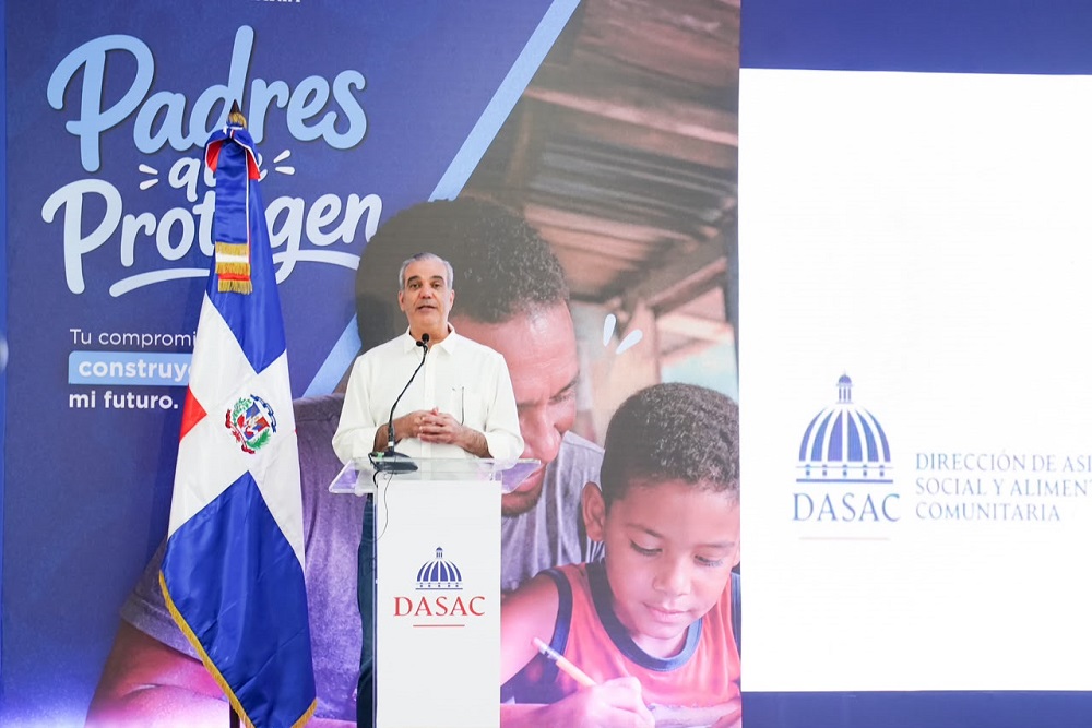 Abinader encabeza reconocimiento a miles de padres dominicanos en jornada de DASAC “Padres que Protegen”
