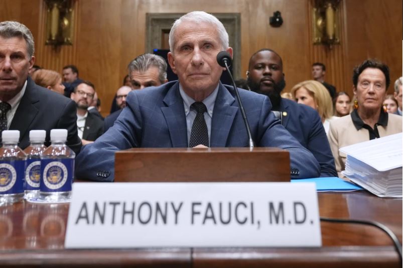 Fauci invoca la Quinta Enmienda y se niega a testificar ante senadores sobre el COVID-19