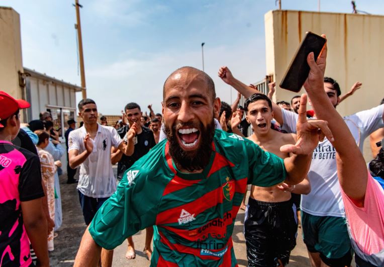 España despliega al ejército en Ceuta tras irrupción de miles de inmigrantes que dejó 9 muertos