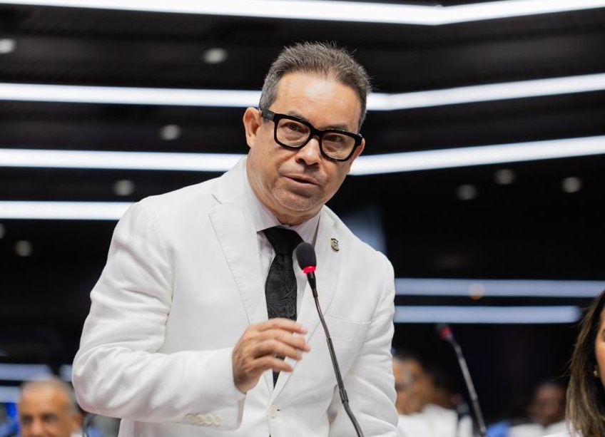 PRM reelige a Amado Díaz como vocero del Bloque de Diputados