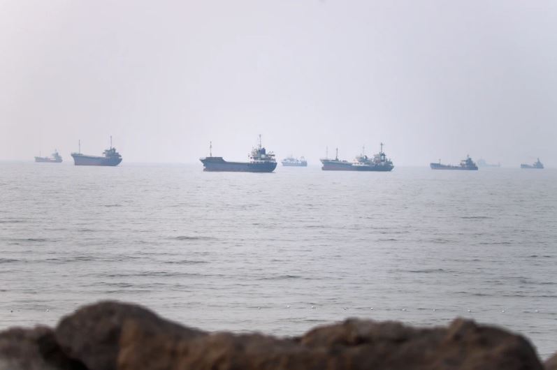 Irán advierte a petroleros que usen sus rutas aprobadas en estrecho o habrá “respuesta enérgica”