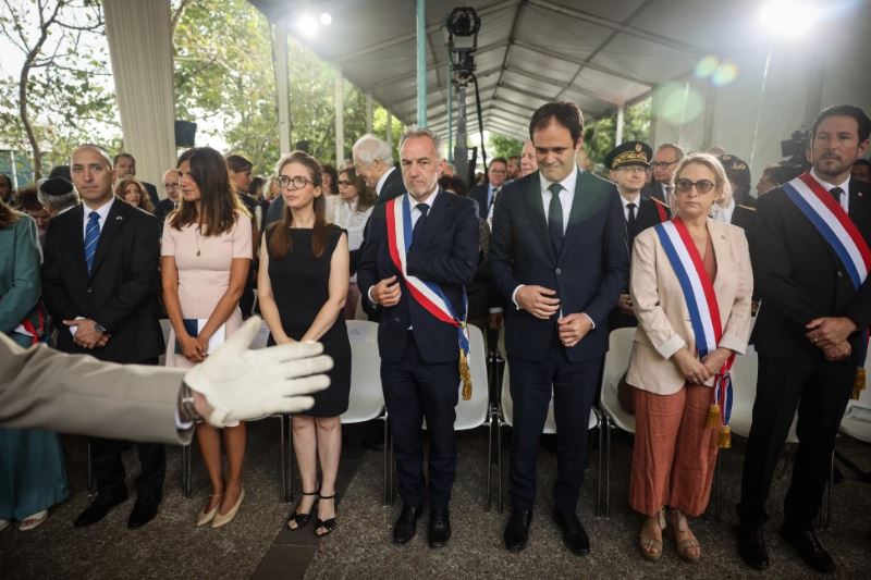 Francia recuerda a las víctimas de la redada antisemita del Vel d’Hiv tras vandalismo en París
