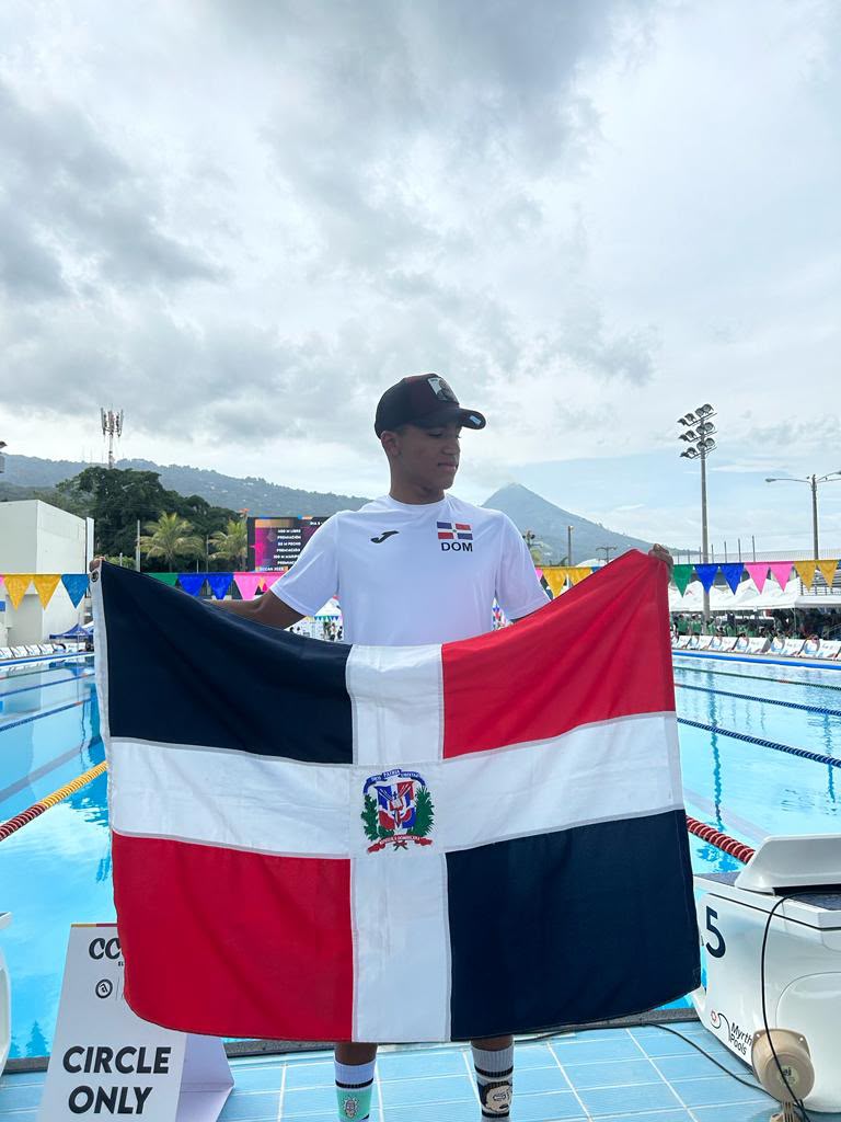 Estudiante de Intec representa a RD en natación durante los Juegos Centroamericanos 2026