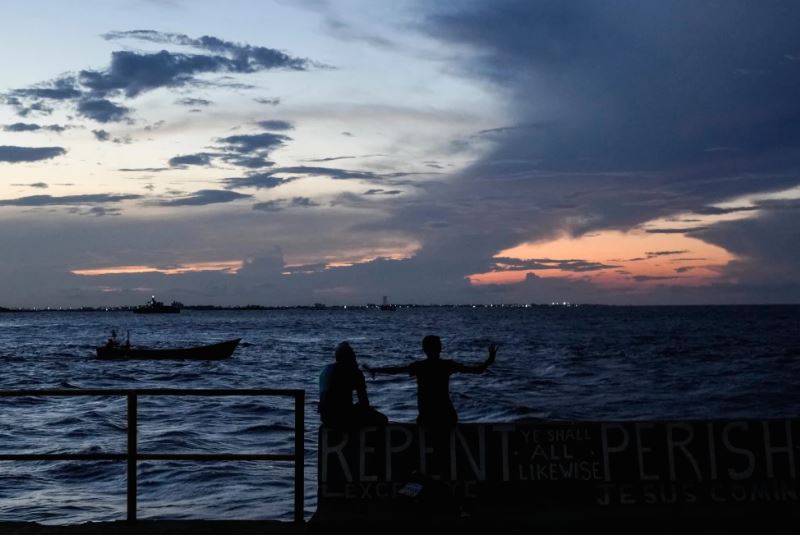 Vuelca ferry con 133 personas frente a Guyana; reportan decenas de desaparecidos