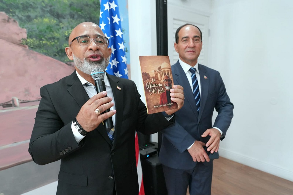 Consulado RD promueve con excelencia literatura y lectura entre diáspora en Miami