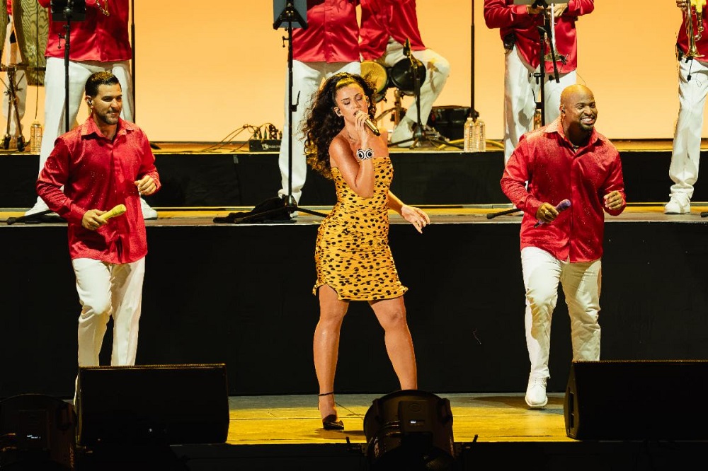 Noche histórica de salsa: Grupo Niche y Nathy Peluso conquistan el Hollywood Bowl