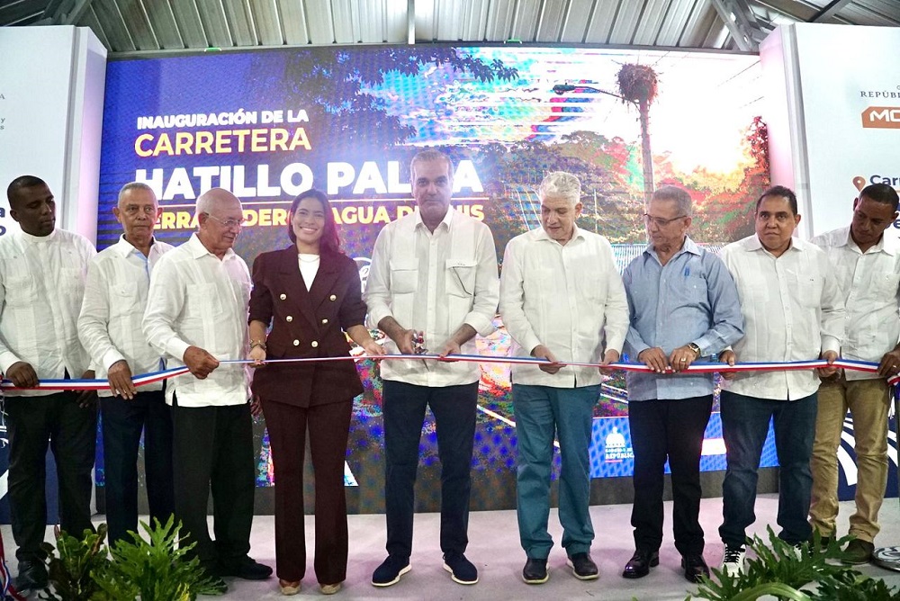 Abinader inaugura carretera Hatillo Palma–Derramadero–Agua de Luis en Montecristi