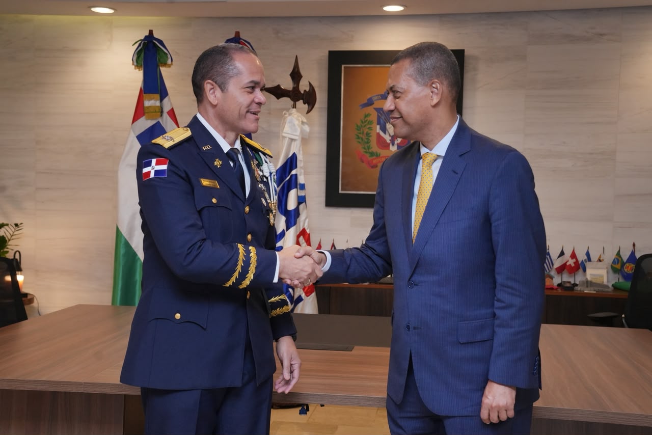PN e INDOTEL firman acuerdo para modernizar registro y control de detenidos en destacamentos