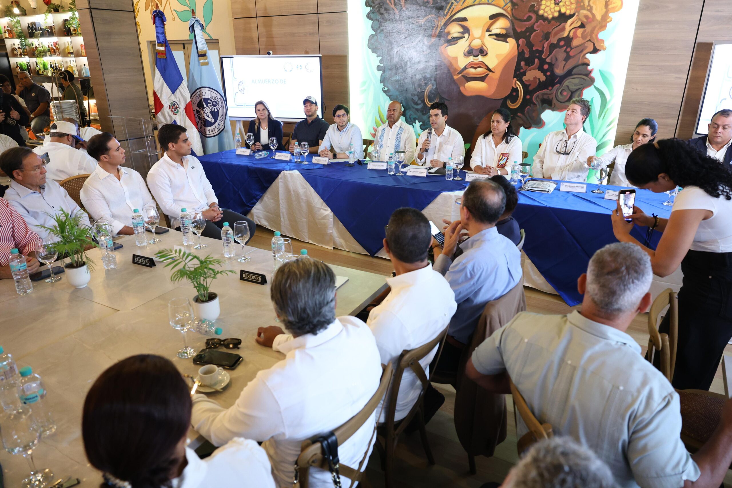 Wellington Arnaud y BM socializan proyecto de agua en Moca y Gaspar Hernández