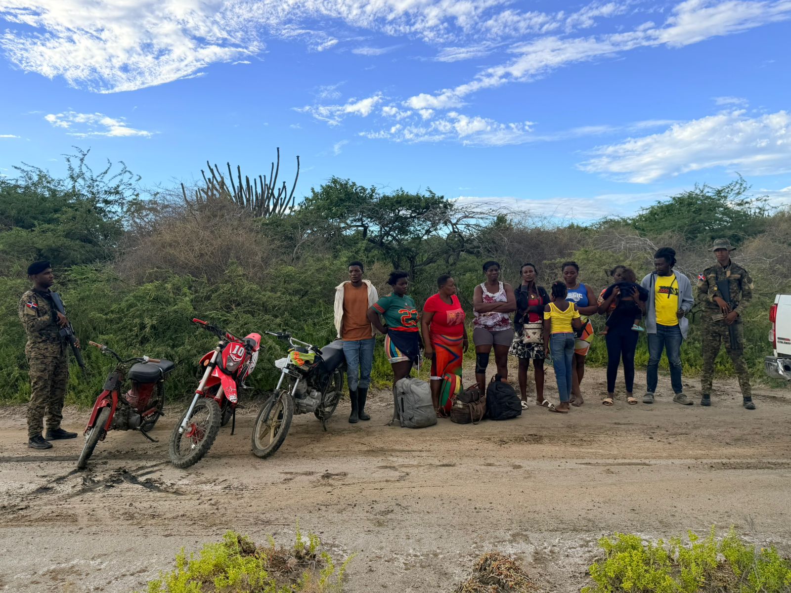 Soldados del Ejército frustran tráfico de indocumentados en Montecristi