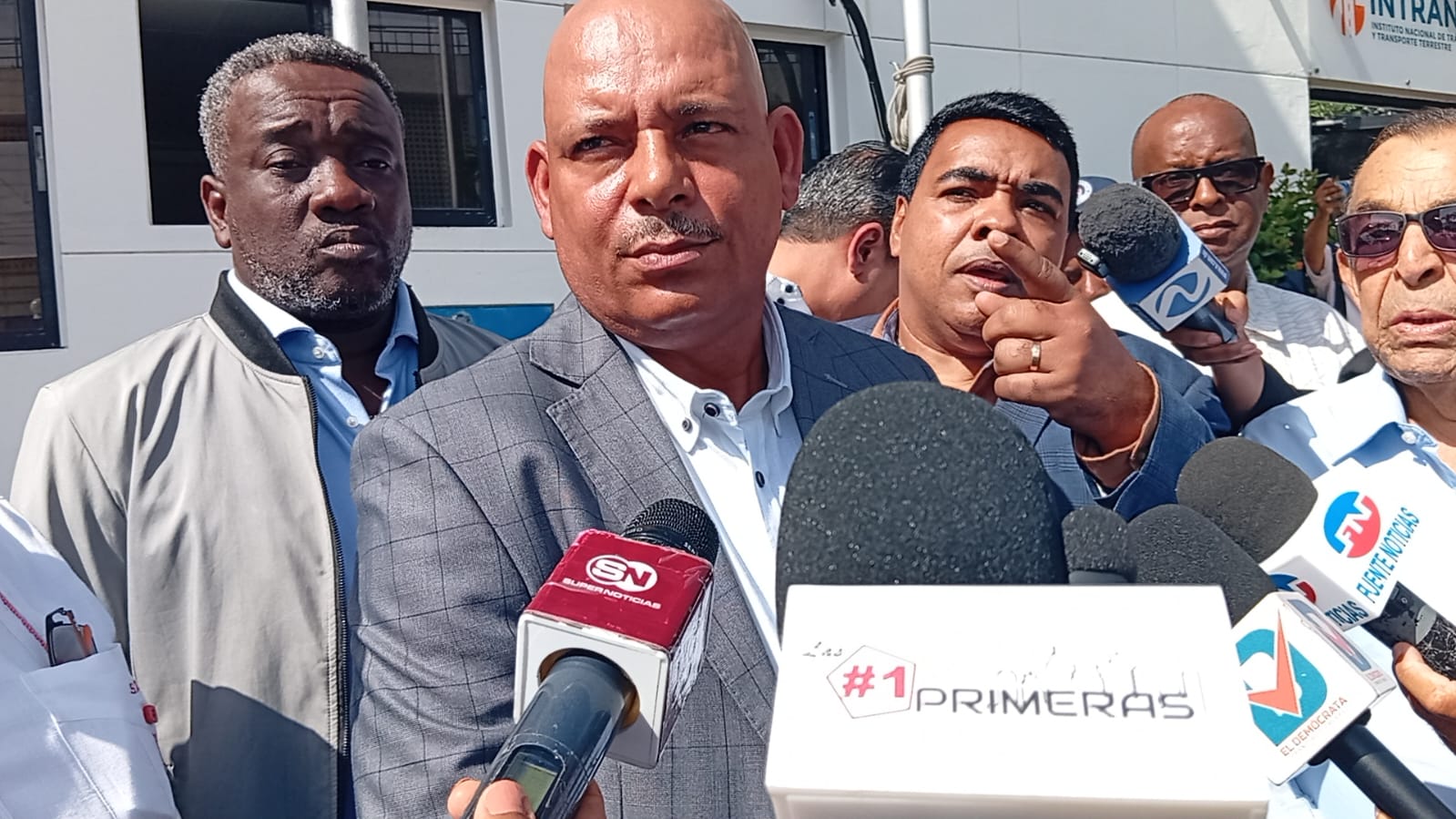 G-12 y UNET respaldan medidas del Gobierno; no aplicarán aumentos a usuarios del transporte público